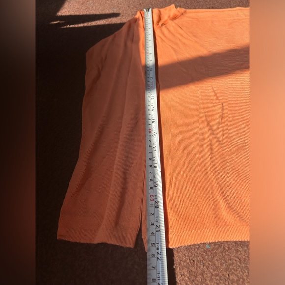 Orange very stretchy crew neck long sleeve tee | size M - Picture 7 of 7